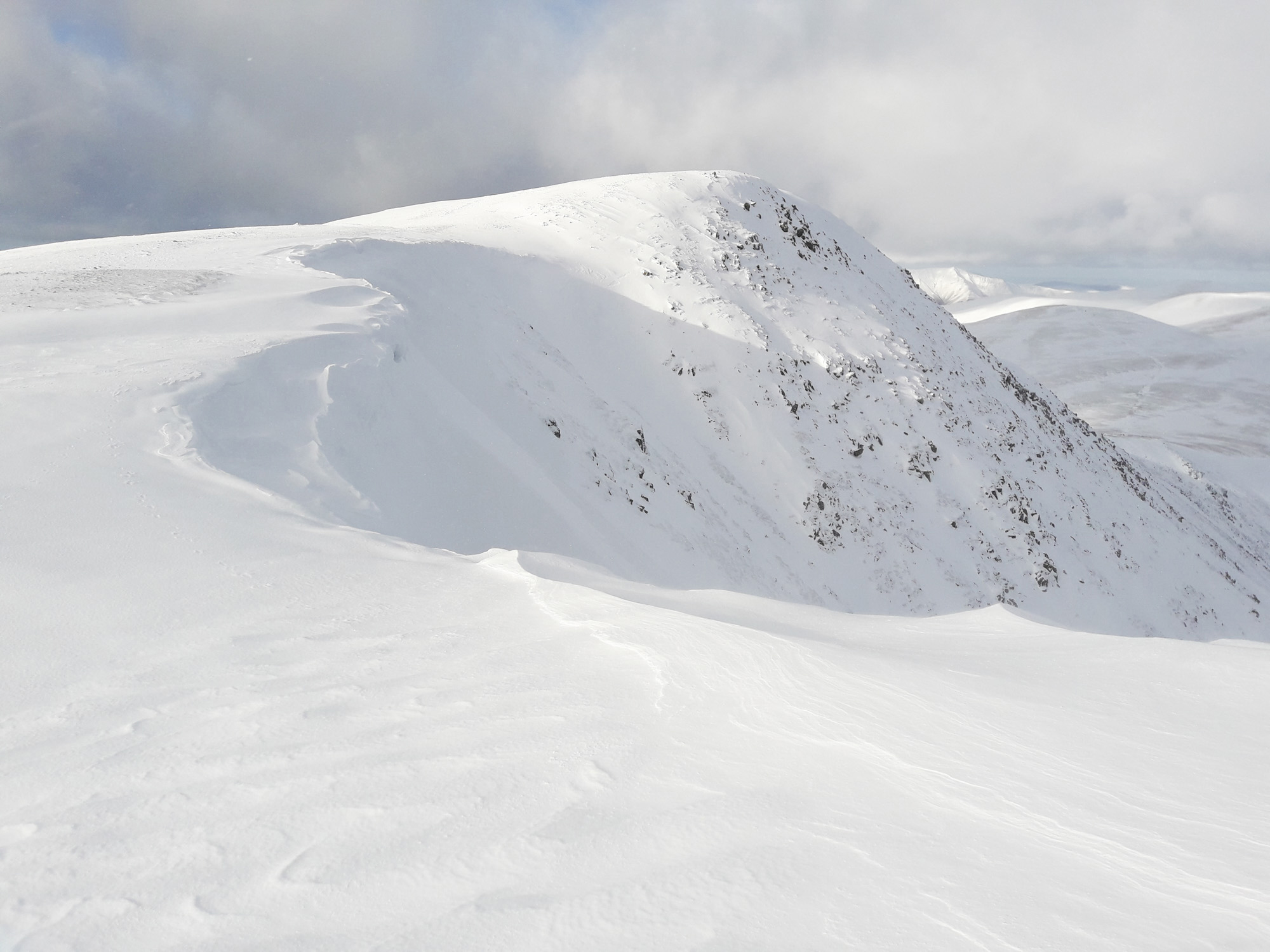 Helvellyn plateau snow cornice